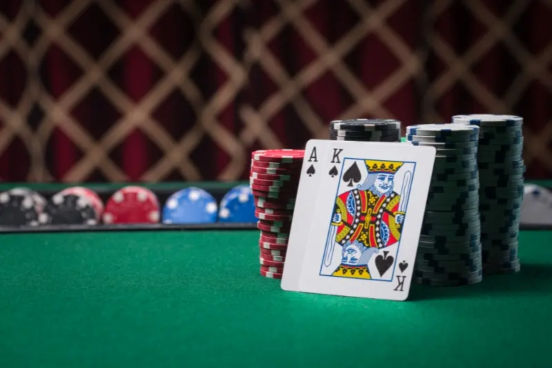Como aprender as jogadas do poker?